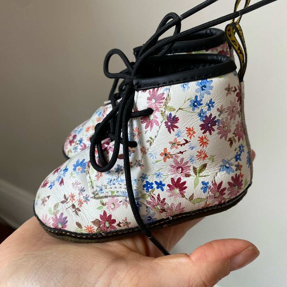 Dr martens crib shoes